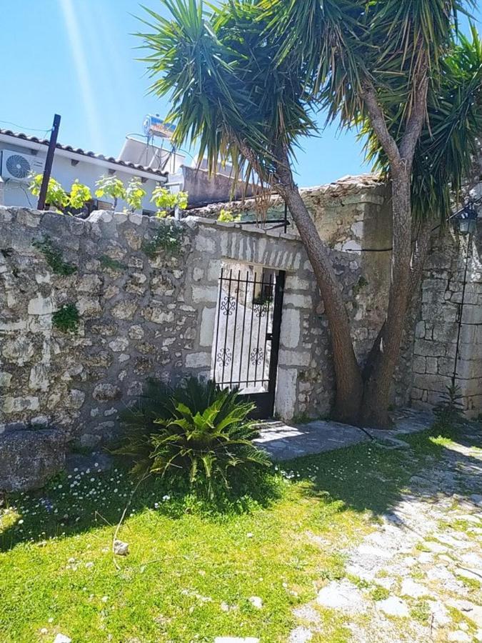 Apartamento Castle Of Himara Exterior foto